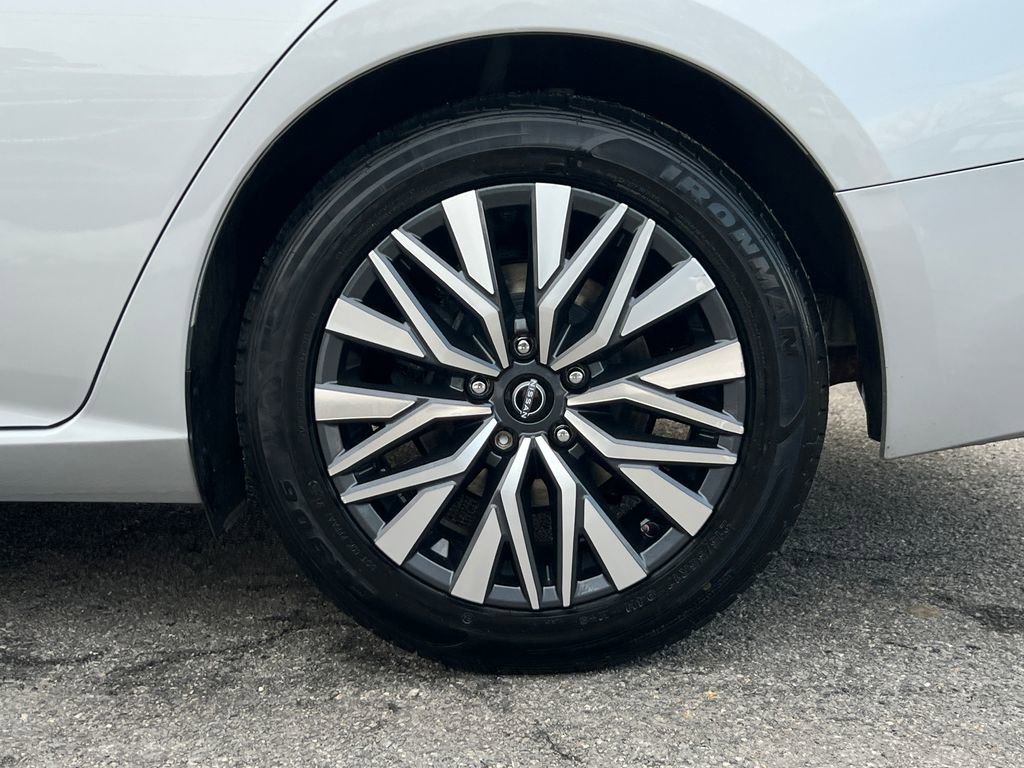 Used 2024 Nissan Altima 2.5 SV image 8