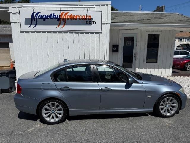 Used 2011 BMW 328i xDrive Sedan AWD/4WD image 2