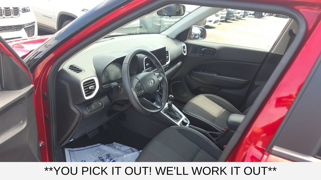 Used 2025 Hyundai Venue Limited FWD image 23
