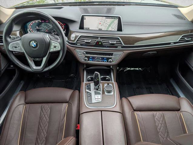 Used 2022 BMW 750i xDrive AWD/4WD image 19