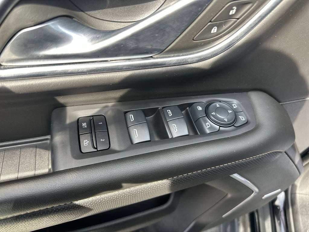 Used 2024 GMC Yukon AT4 w/ Technology Package AWD/4WD image 13