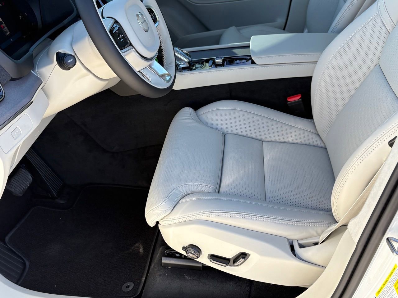 New 2026 Volvo XC90 B6 Ultra w/ Lounge Package image 20