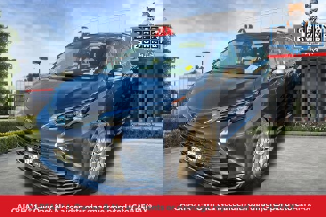 Used 2024 Toyota Sienna XLE w/ XLE Plus Package image 2