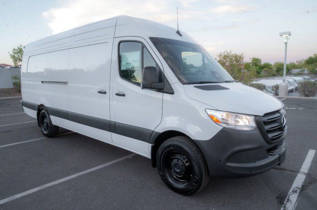 Used 2025 Mercedes-Benz Sprinter 2500 image 3