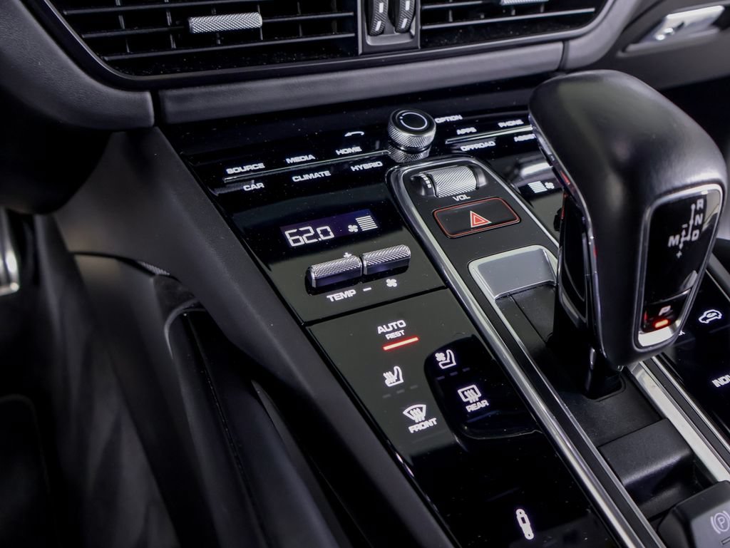 Certified 2020 Porsche Cayenne Turbo S AWD/4WD image 18