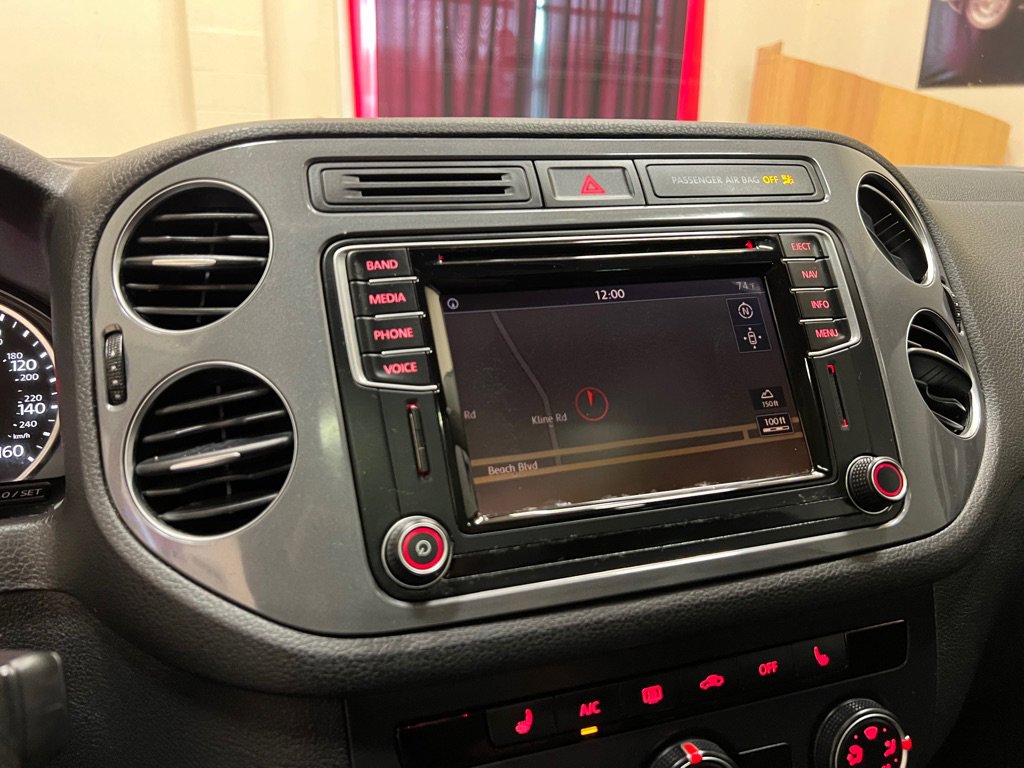 Used 2016 Volkswagen Tiguan SE image 25