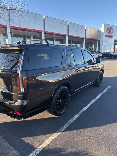 Used 2024 Cadillac Escalade ESV V image 8