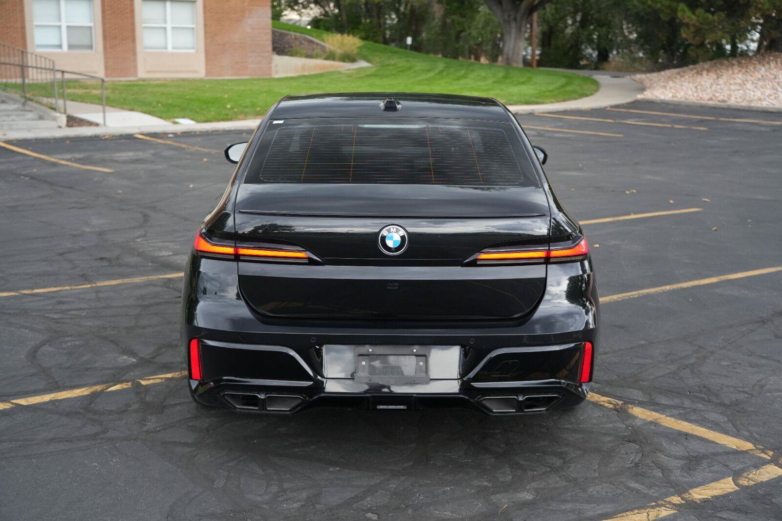 Used 2024 BMW 760i xDrive w/ Executive Package AWD/4WD image 4