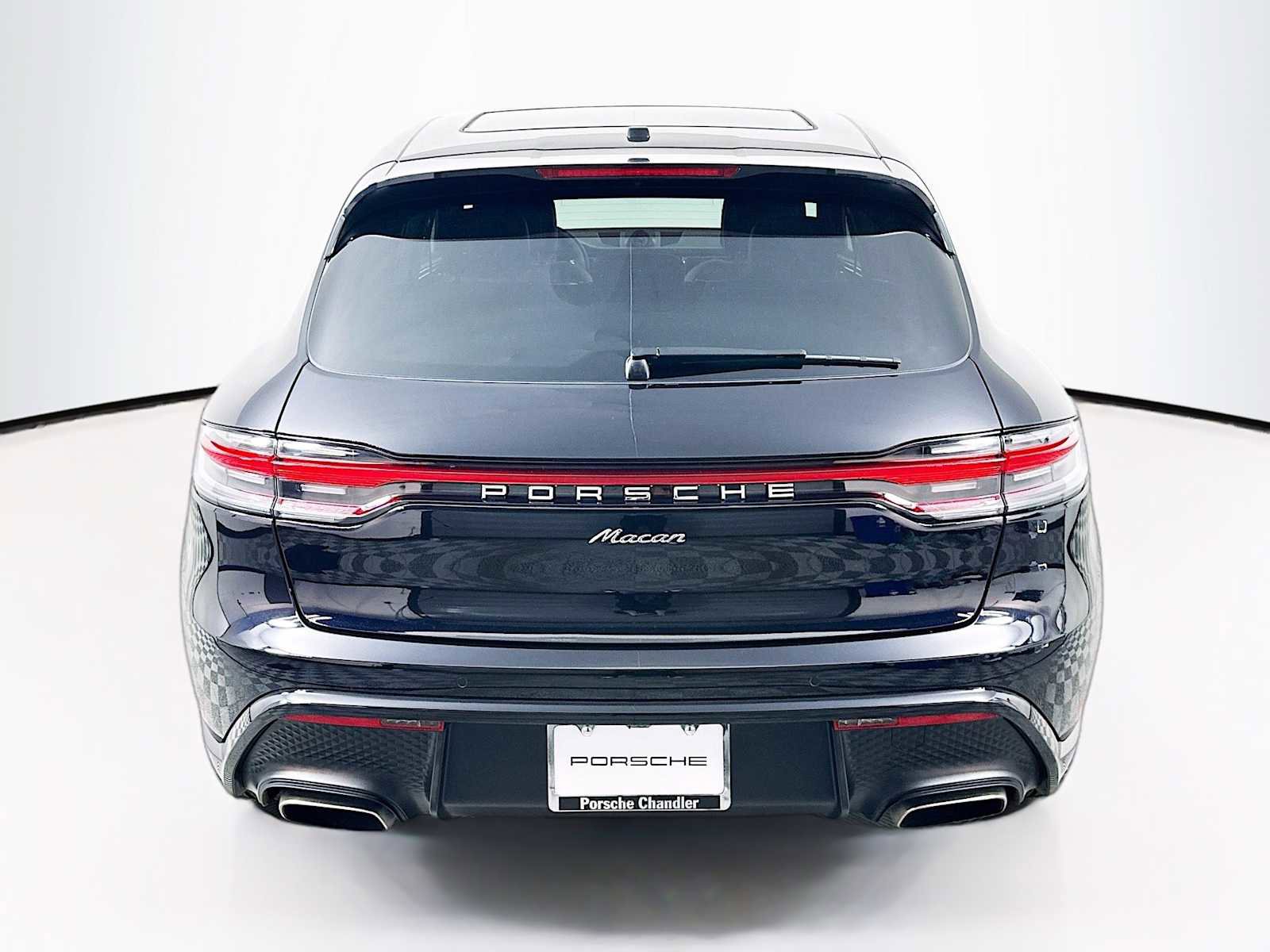 Certified 2025 Porsche Macan image 10