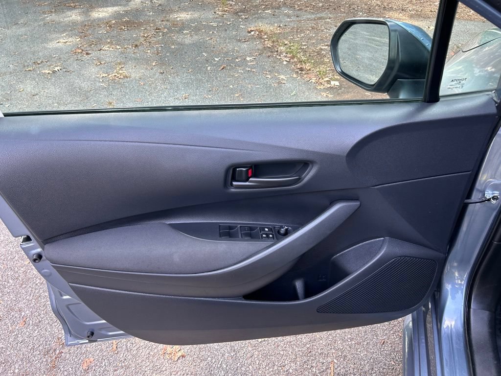 Used 2025 Toyota Corolla LE FWD image 14