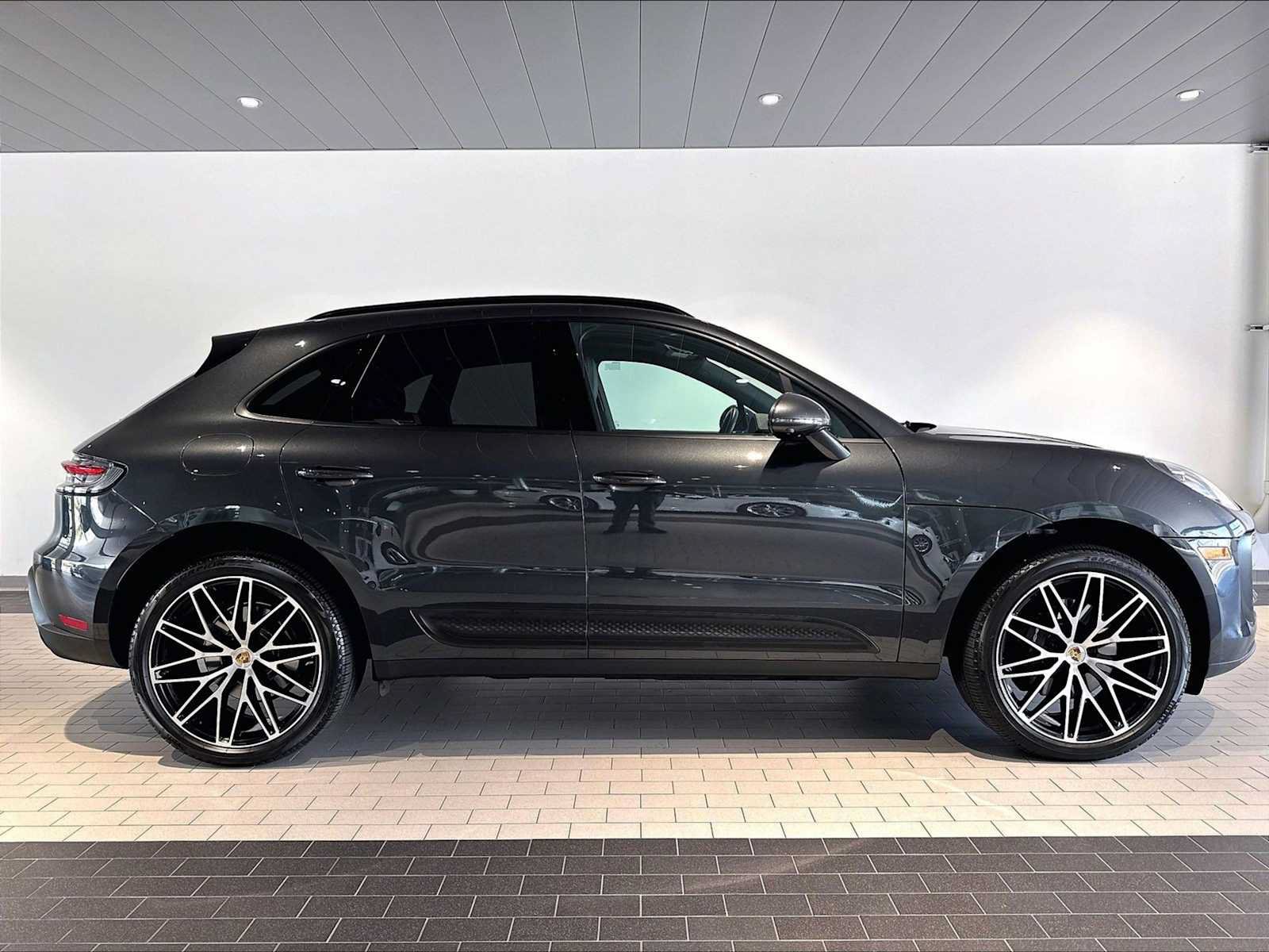 Used 2026 Porsche Macan AWD/4WD image 12