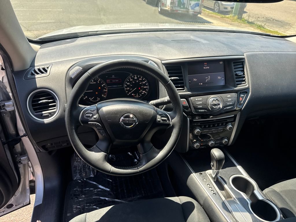 Used 2017 Nissan Pathfinder SV FWD image 22