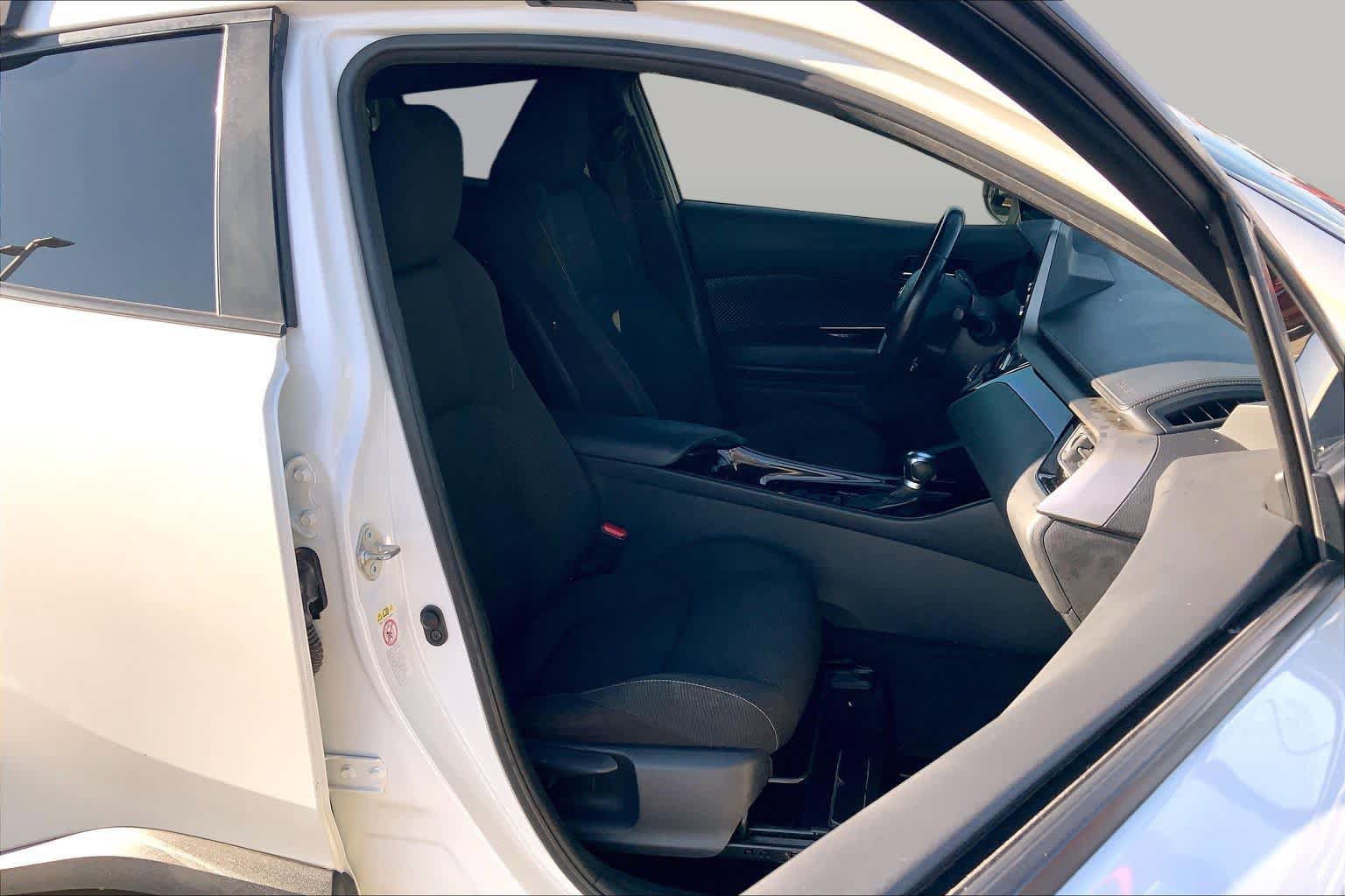 Used 2019 Toyota C-HR XLE FWD image 9