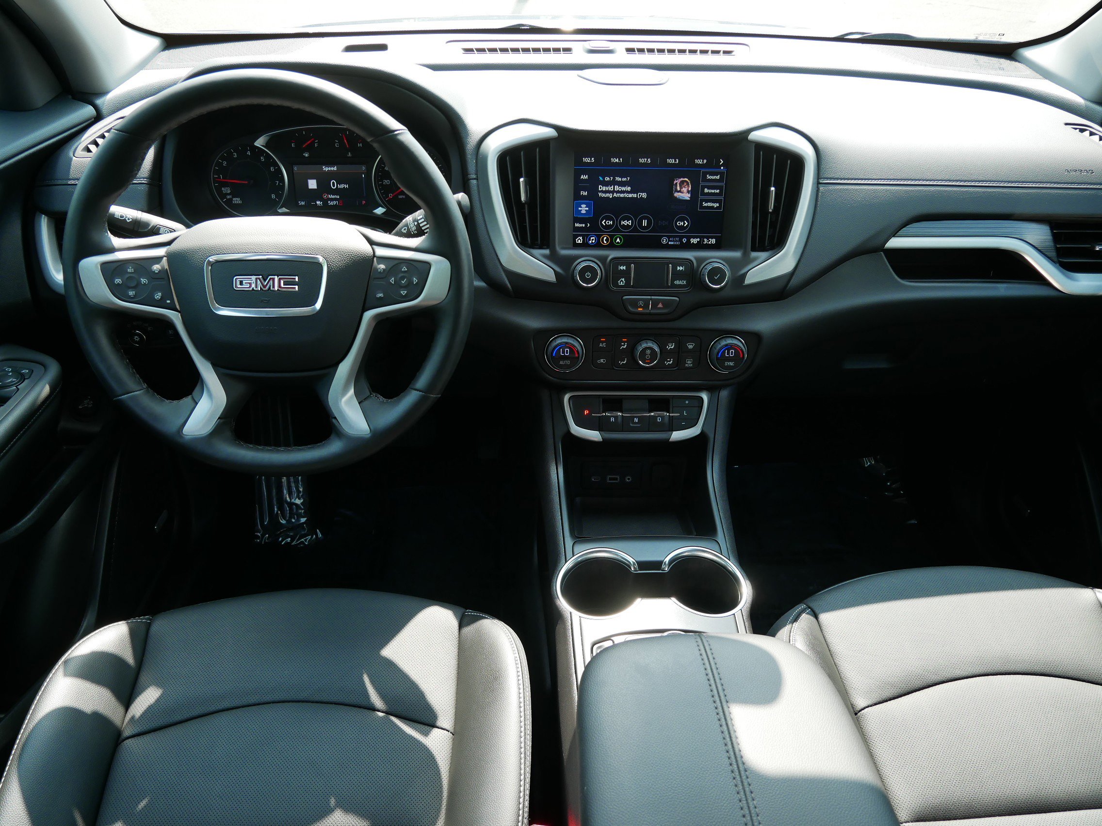 Used 2024 GMC Terrain SLT w/ Infotainment Package II image 15