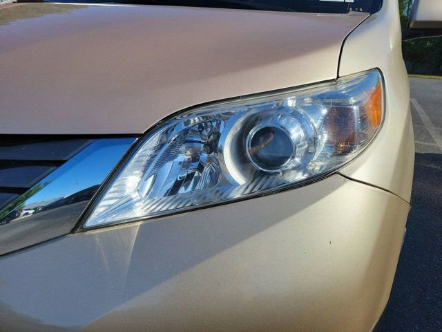 Used 2014 Toyota Sienna XLE FWD image 10