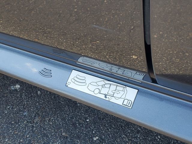 Used 2025 Toyota Sienna XLE FWD image 35