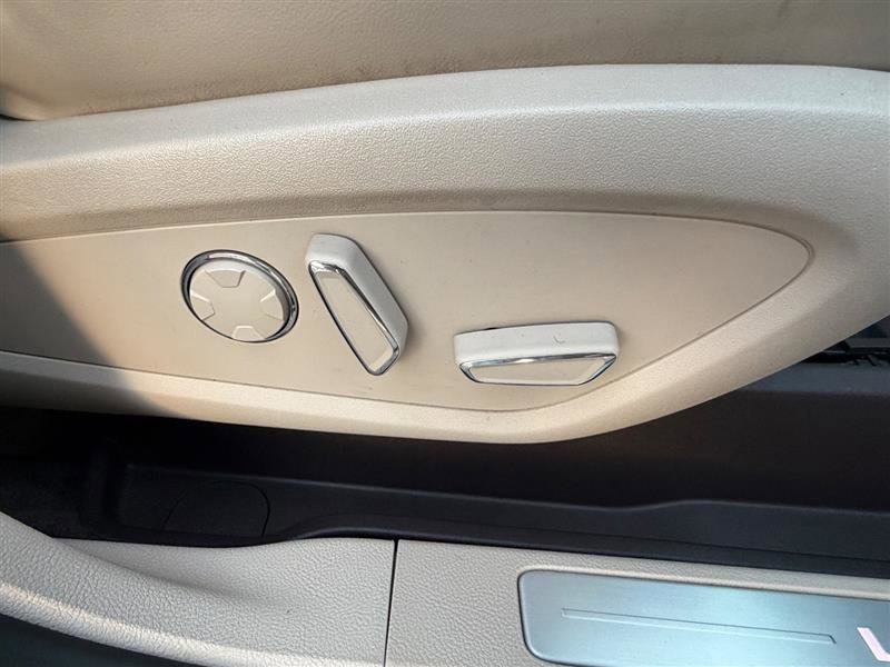 Used 2018 Lincoln MKC Reserve w/ Lincoln MKC Climate Package image 33