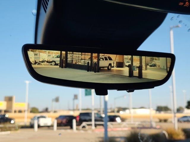 Used 2025 Chevrolet Traverse RS image 20