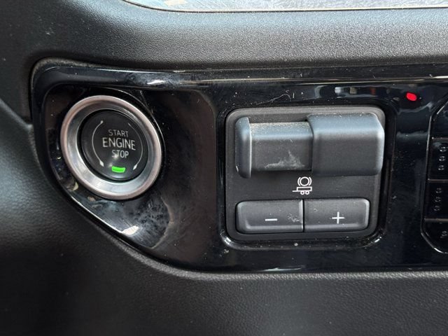 Used 2025 Chevrolet Silverado 1500 High Country AWD/4WD image 20