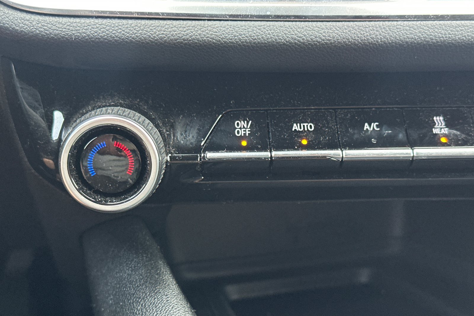 Used 2025 Chevrolet Equinox EV LT FWD image 28