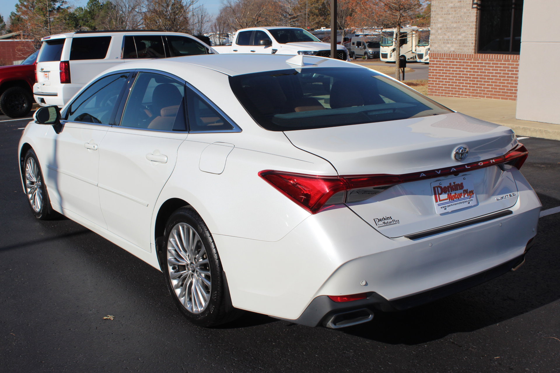 Used 2020 Toyota Avalon Limited image 8