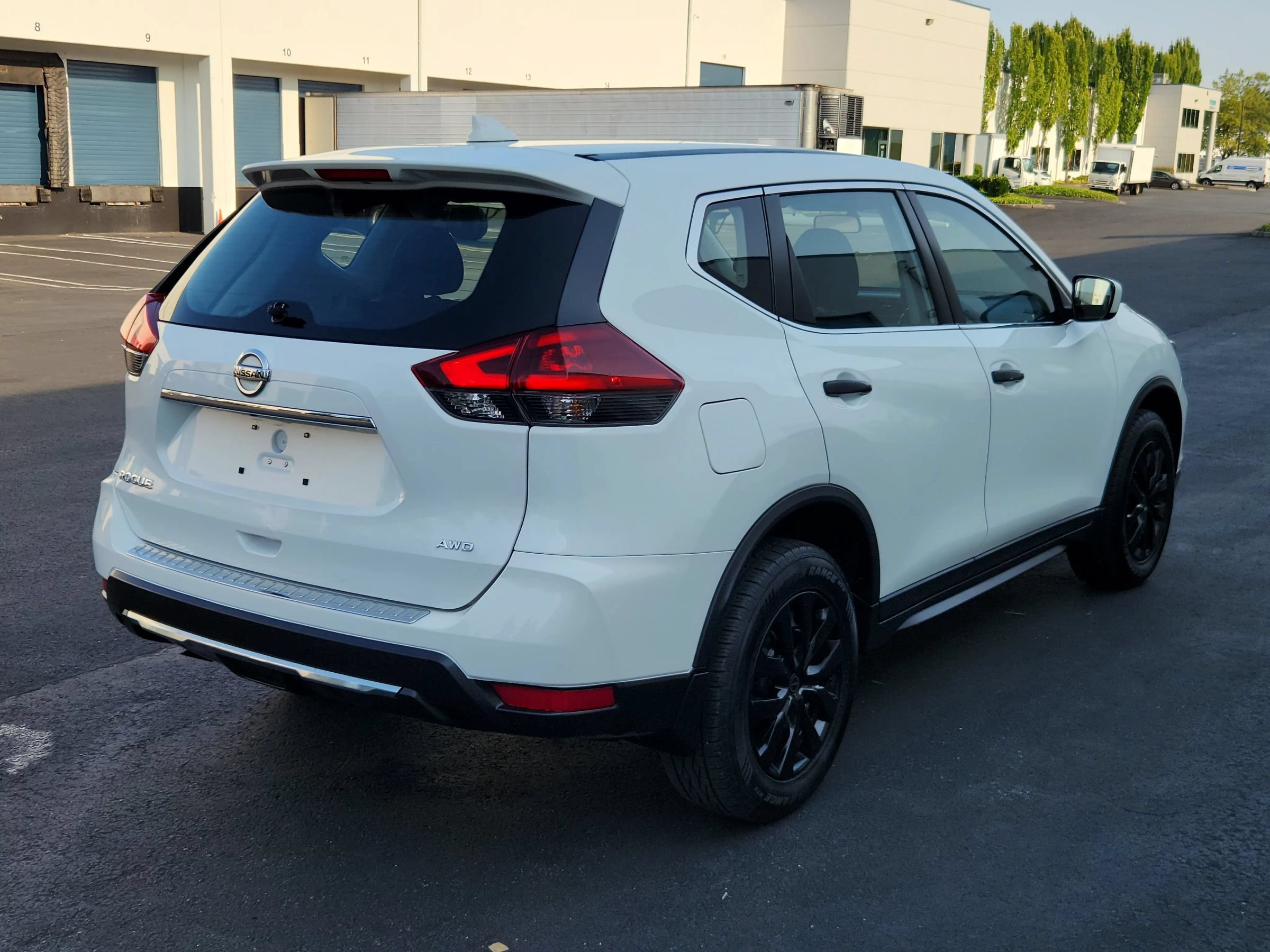 Used 2018 Nissan Rogue S AWD/4WD image 4