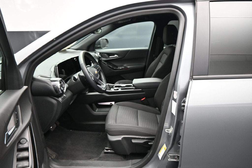 Used 2026 Chevrolet Equinox LT AWD/4WD image 10