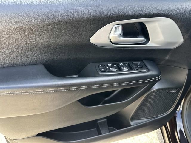 Used 2019 Chrysler Pacifica Touring-L Plus w/ S Appearance Package FWD image 15
