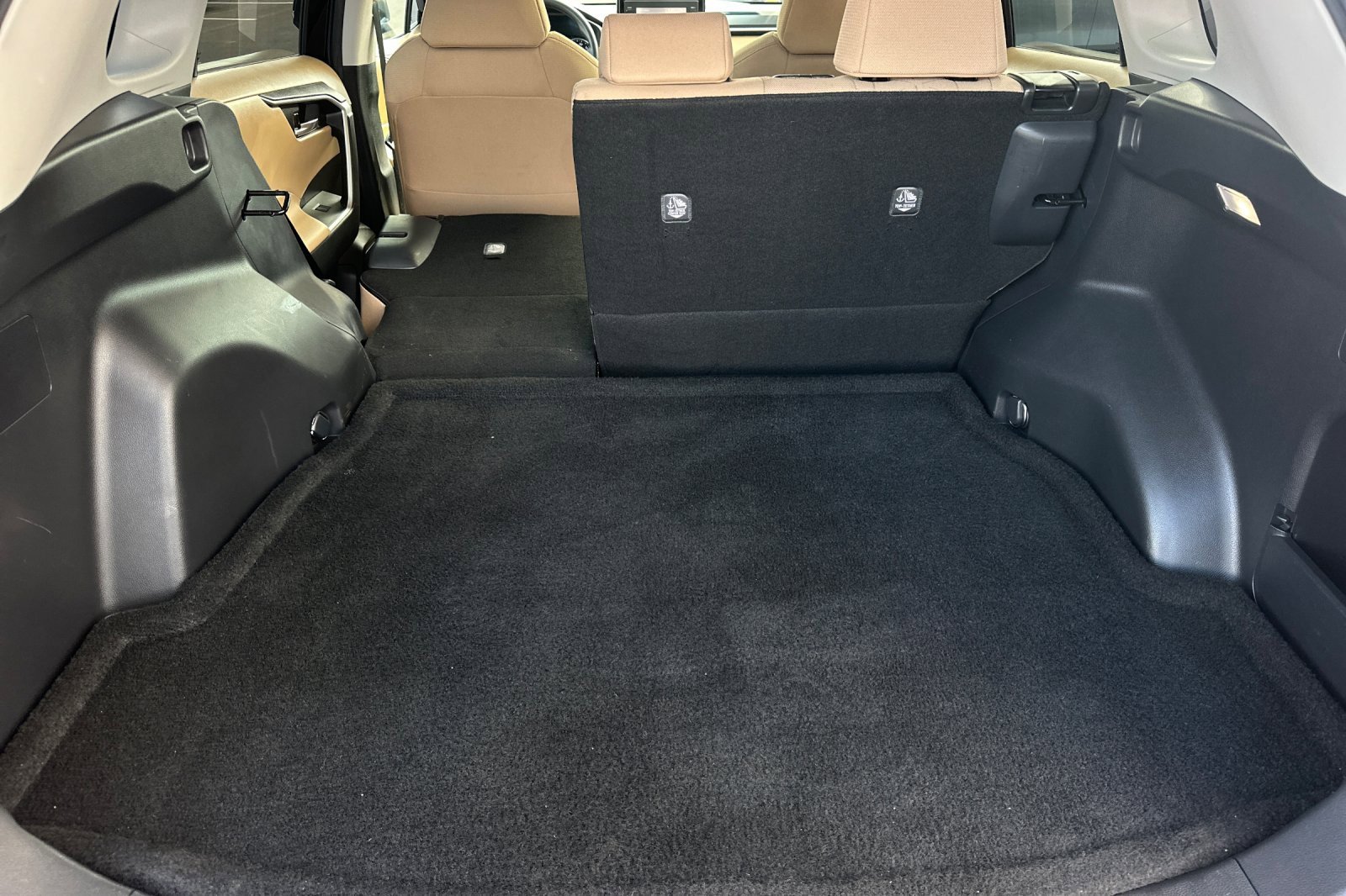 Used 2022 Toyota RAV4 XLE w/ Convenience Package image 18