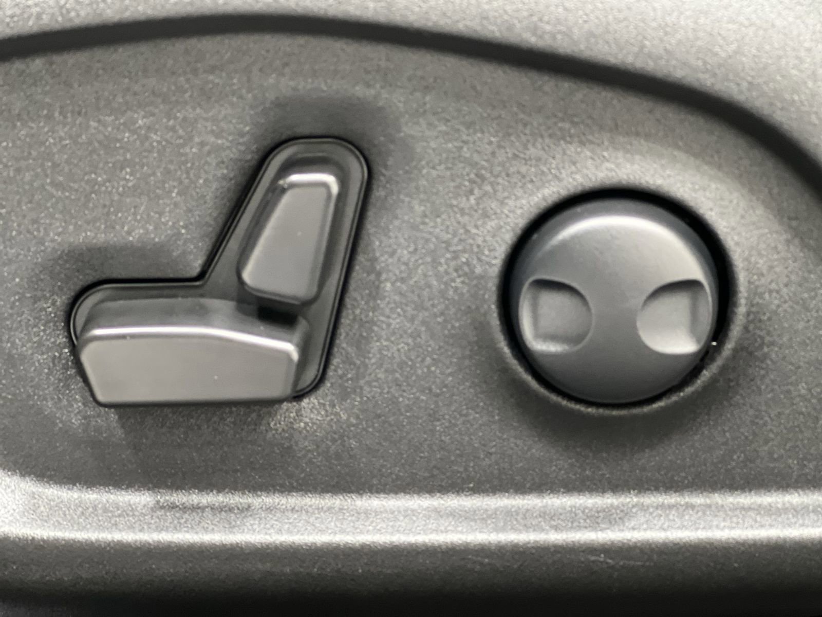 Used 2025 Jeep Compass Limited image 12