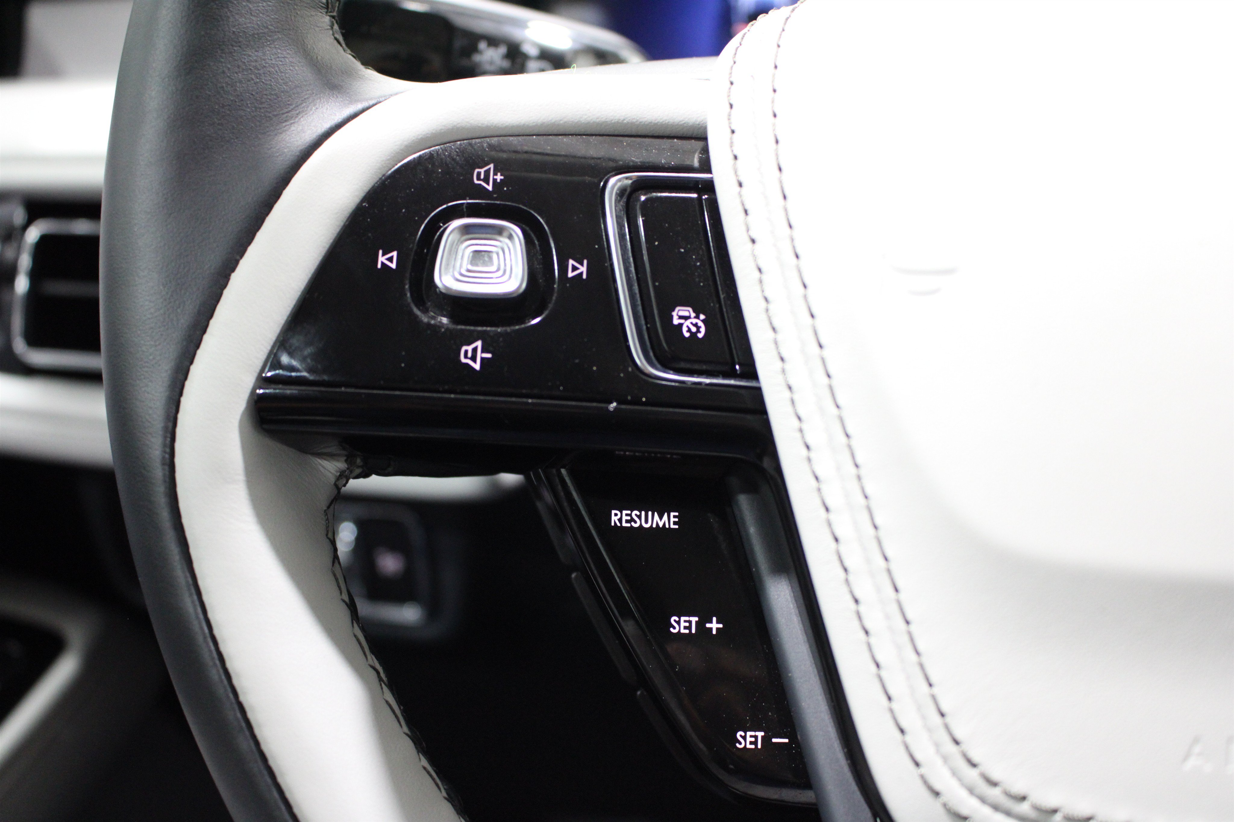 Certified 2026 Lincoln Aviator Reserve AWD/4WD image 12