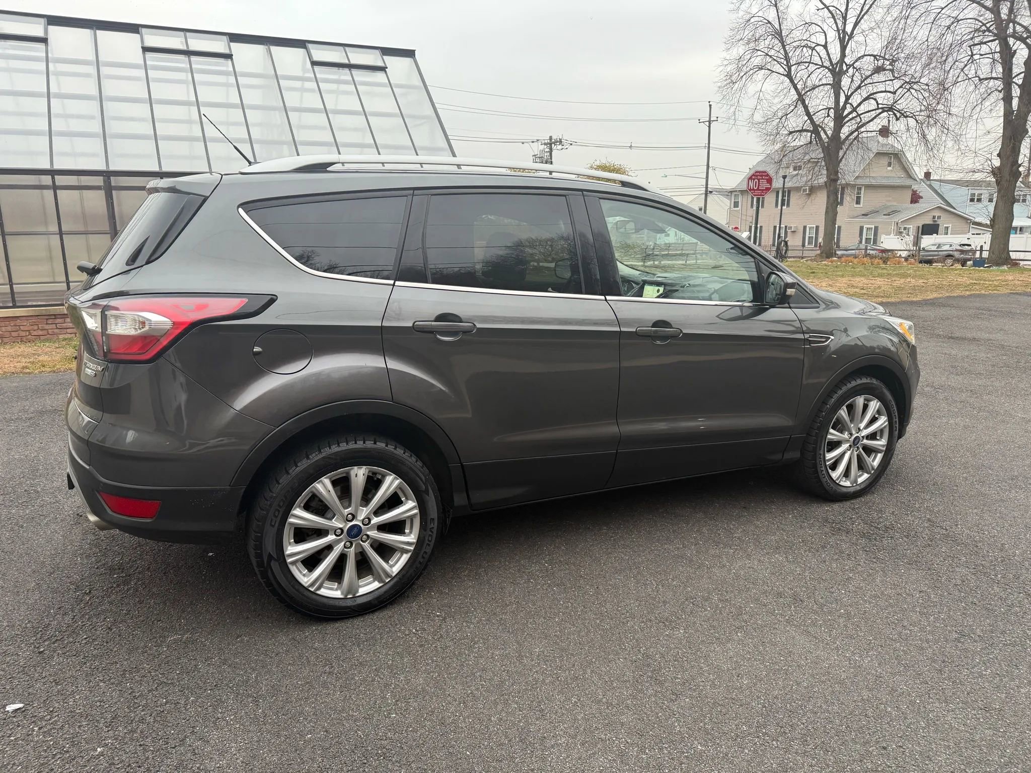 Used 2017 Ford Escape Titanium image 9