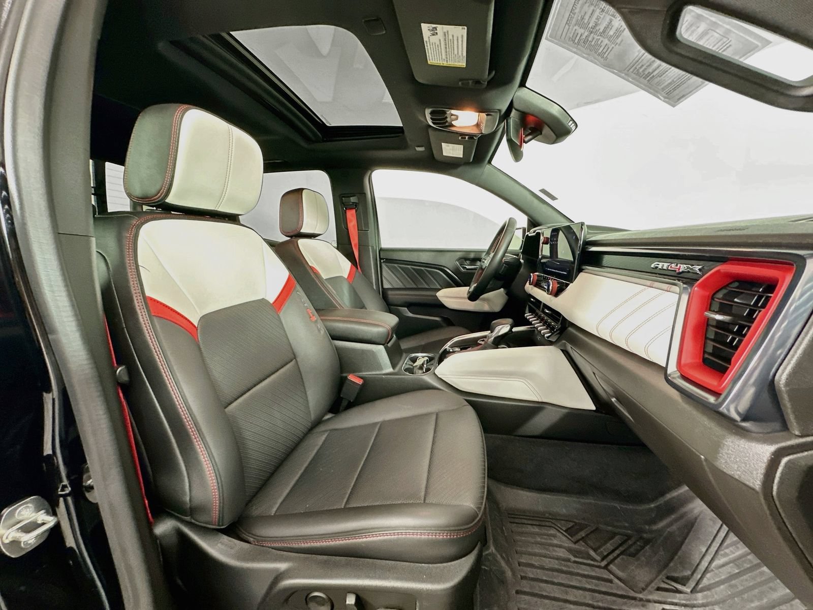 Used 2023 GMC Canyon AT4X AWD/4WD image 31