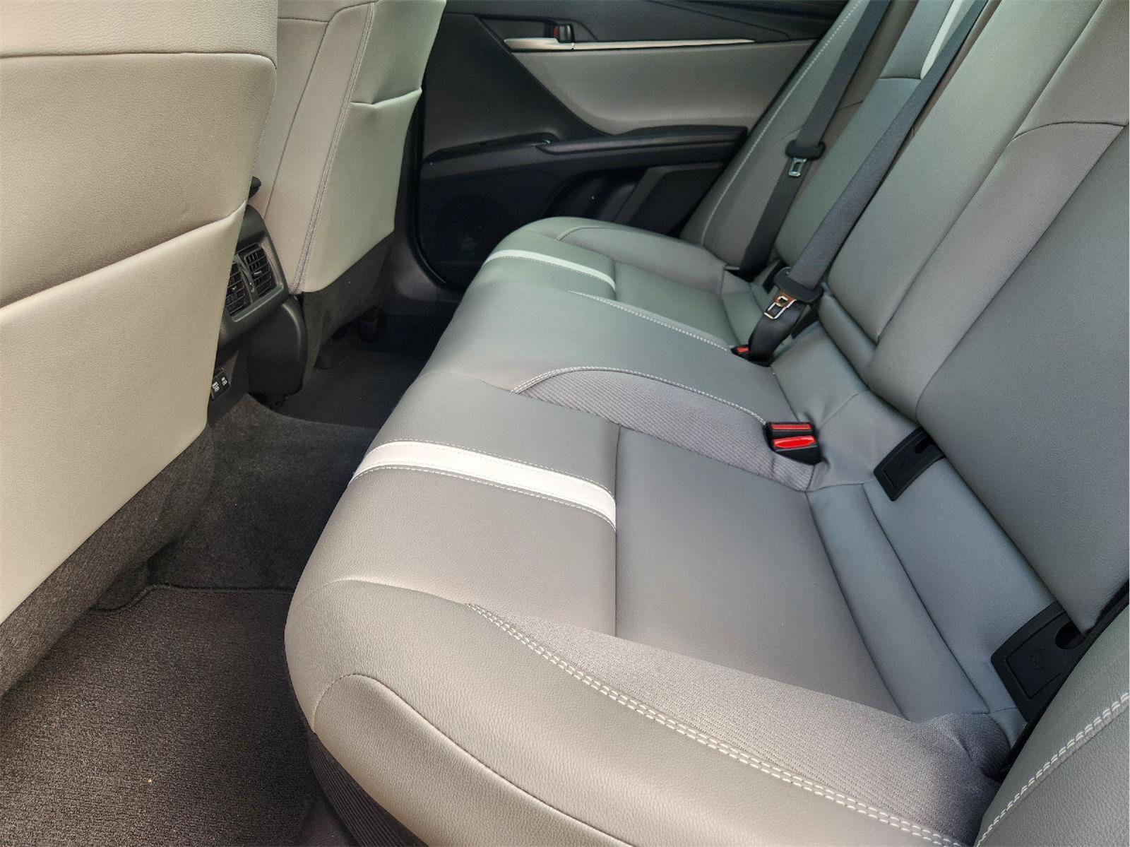 Used 2025 Toyota Camry SE w/ Convenience Package FWD image 30