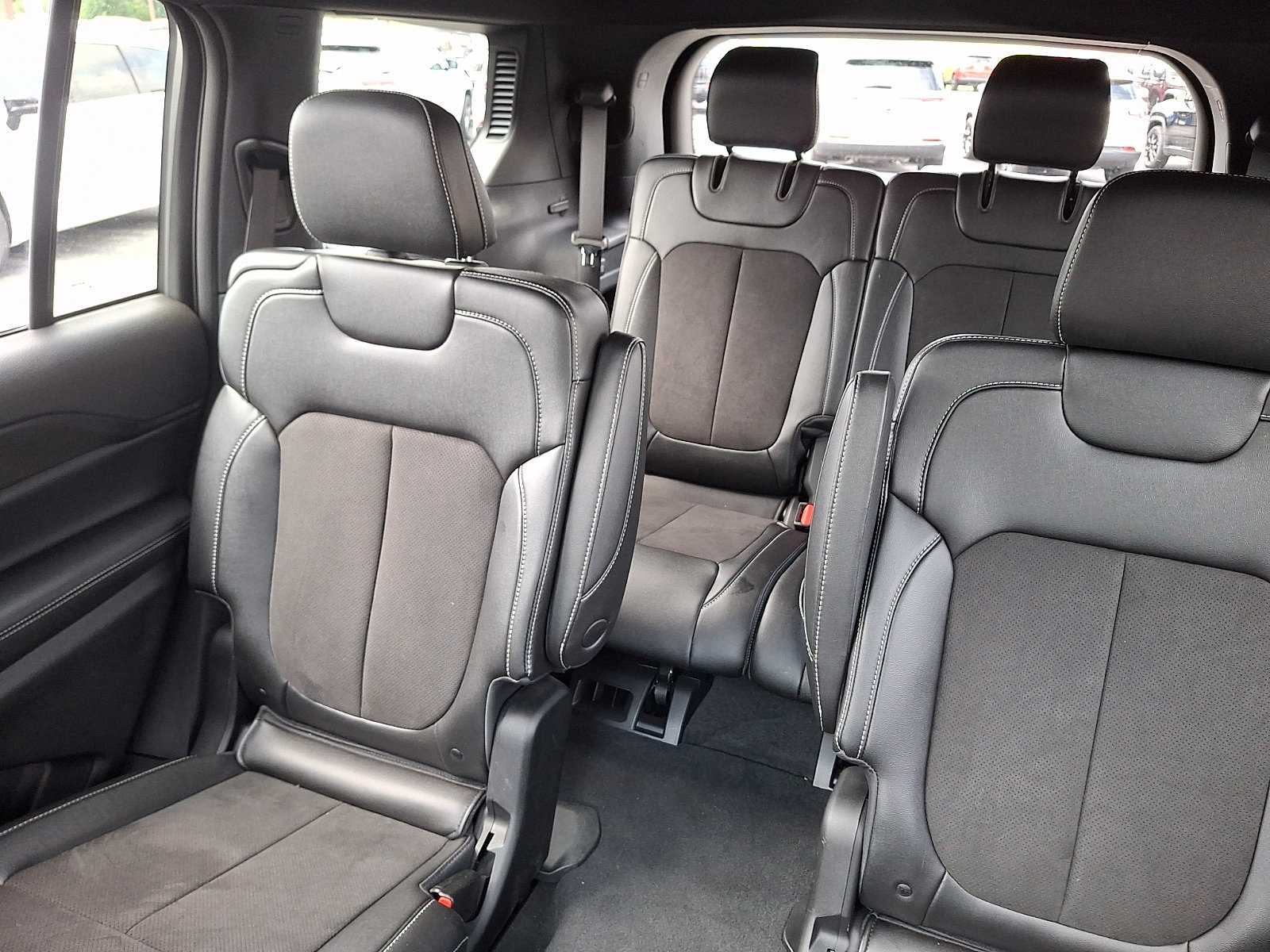Certified 2023 Jeep Grand Cherokee L Laredo AWD/4WD image 19