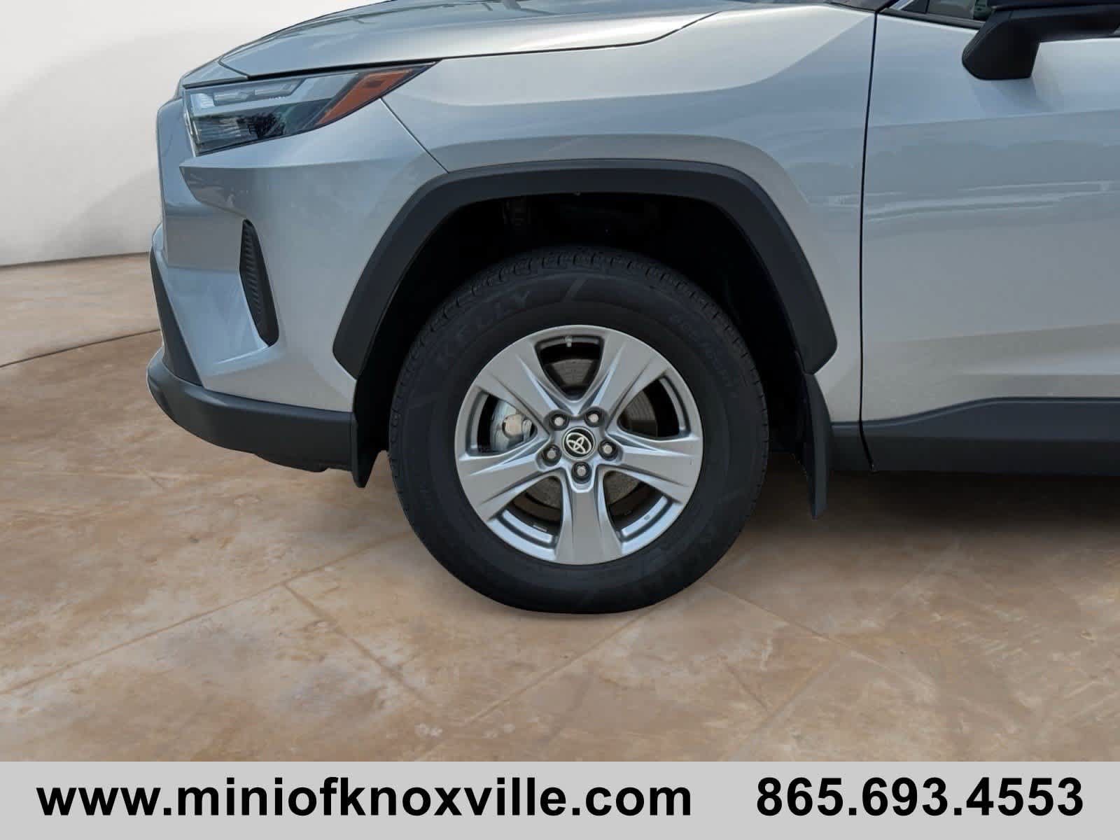 Used 2024 Toyota RAV4 LE AWD/4WD image 9