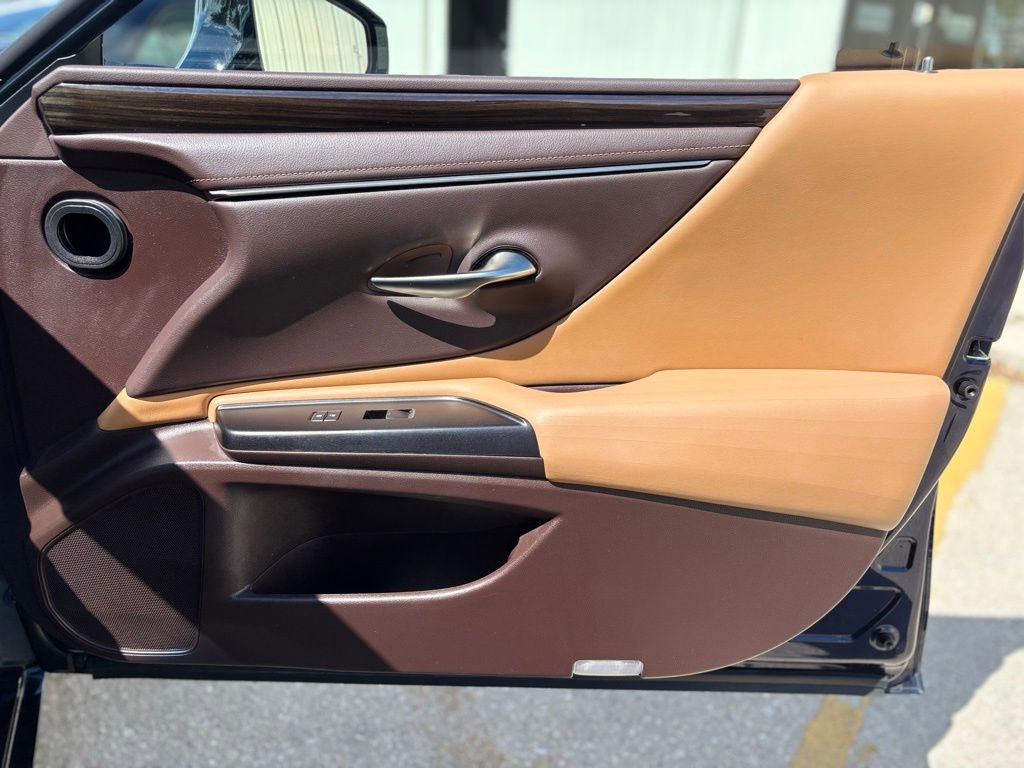 Used 2019 Lexus ES 350 Luxury w/ Accessory Package 2 FWD image 12