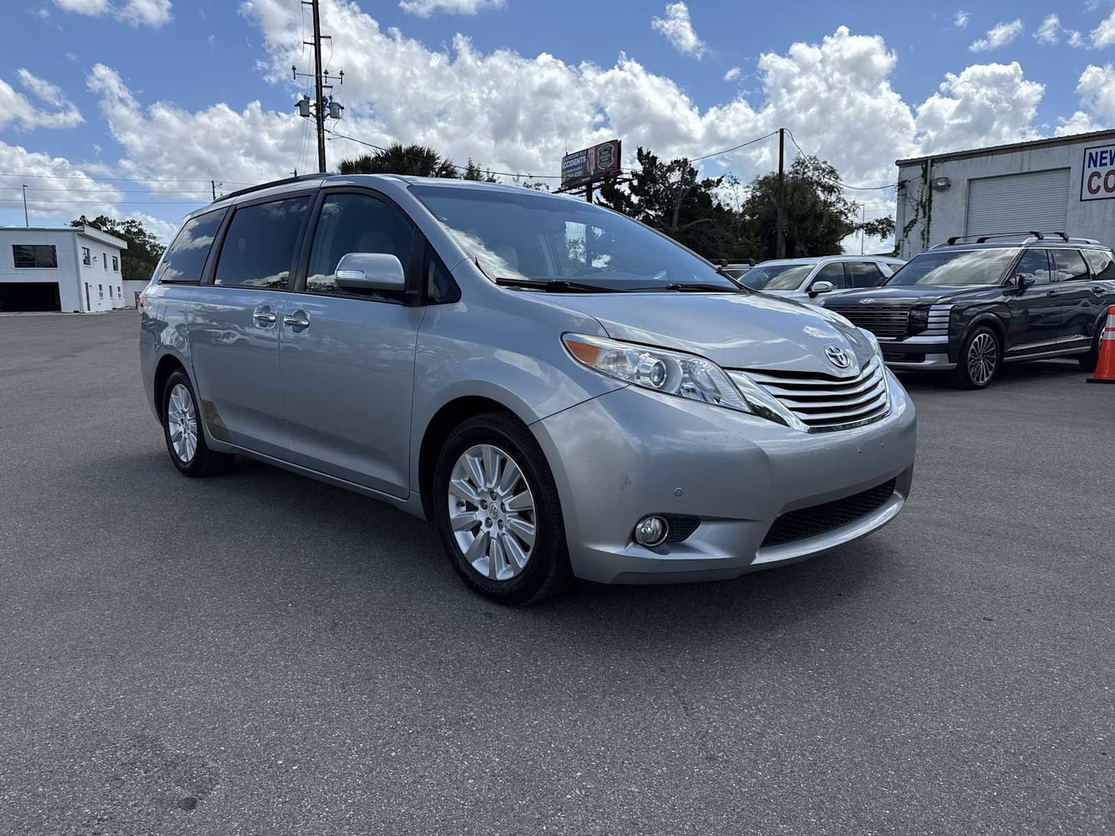 Used 2014 Toyota Sienna Limited w/ Limited Premium Package image 7