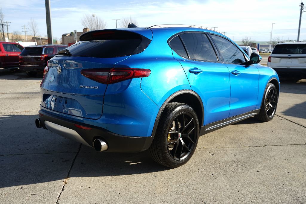 Used 2018 Alfa Romeo Stelvio Ti Sport image 7