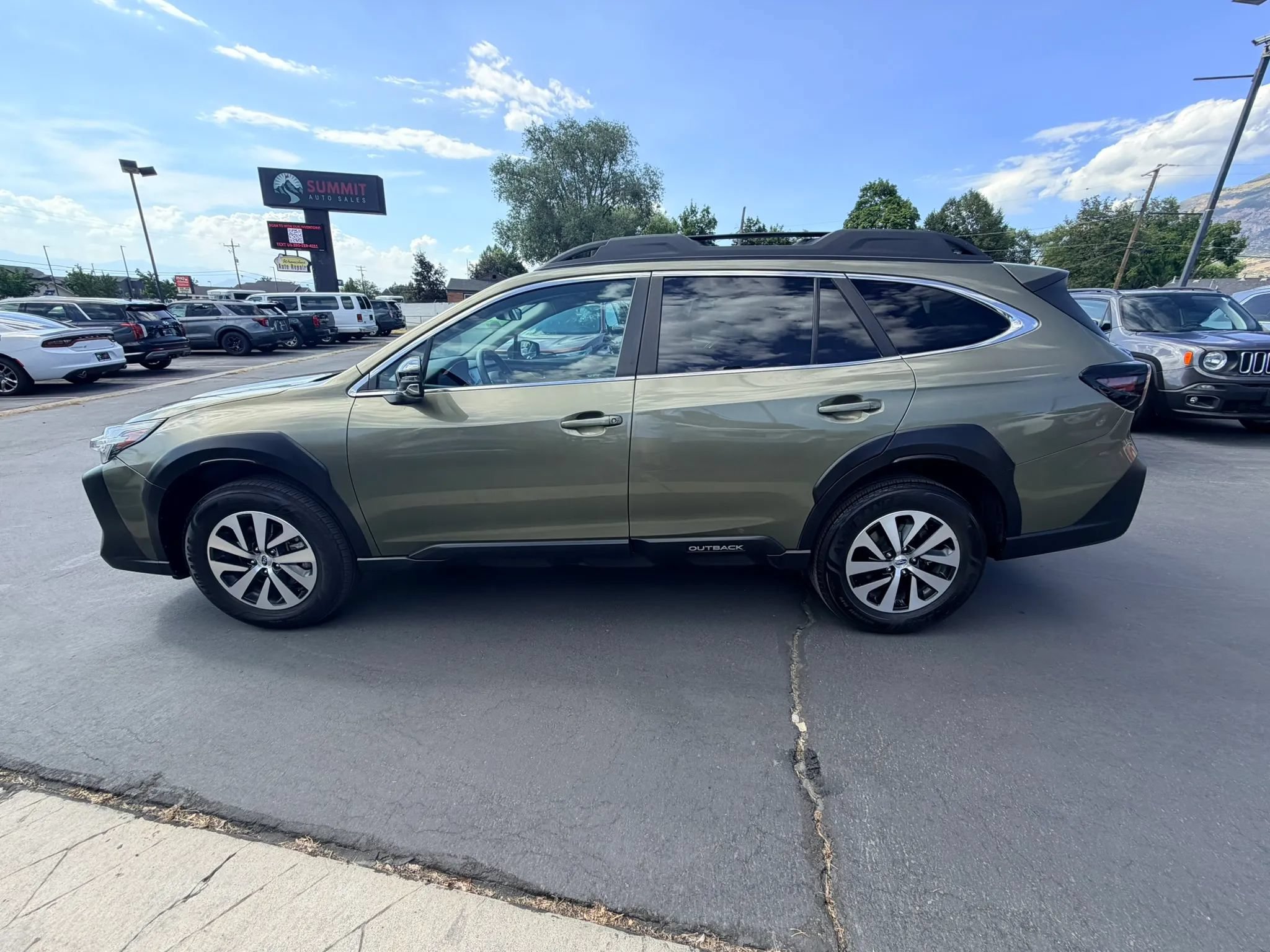 Used 2023 Subaru Outback Premium AWD/4WD image 7