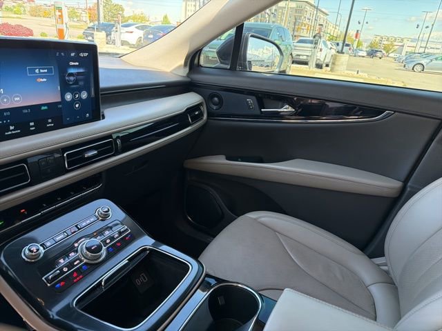 Used 2022 Lincoln Nautilus Reserve w/ Equipment Group 201A AWD/4WD image 23