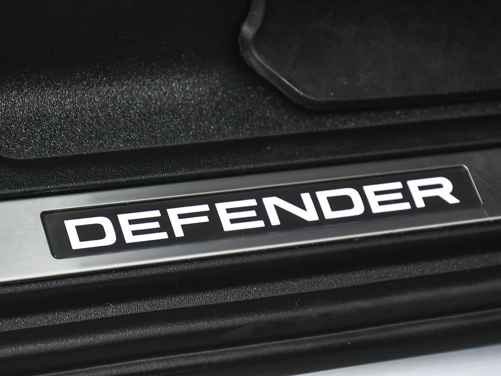 Used 2021 Land Rover Defender 90 X-Dynamic S AWD/4WD image 12