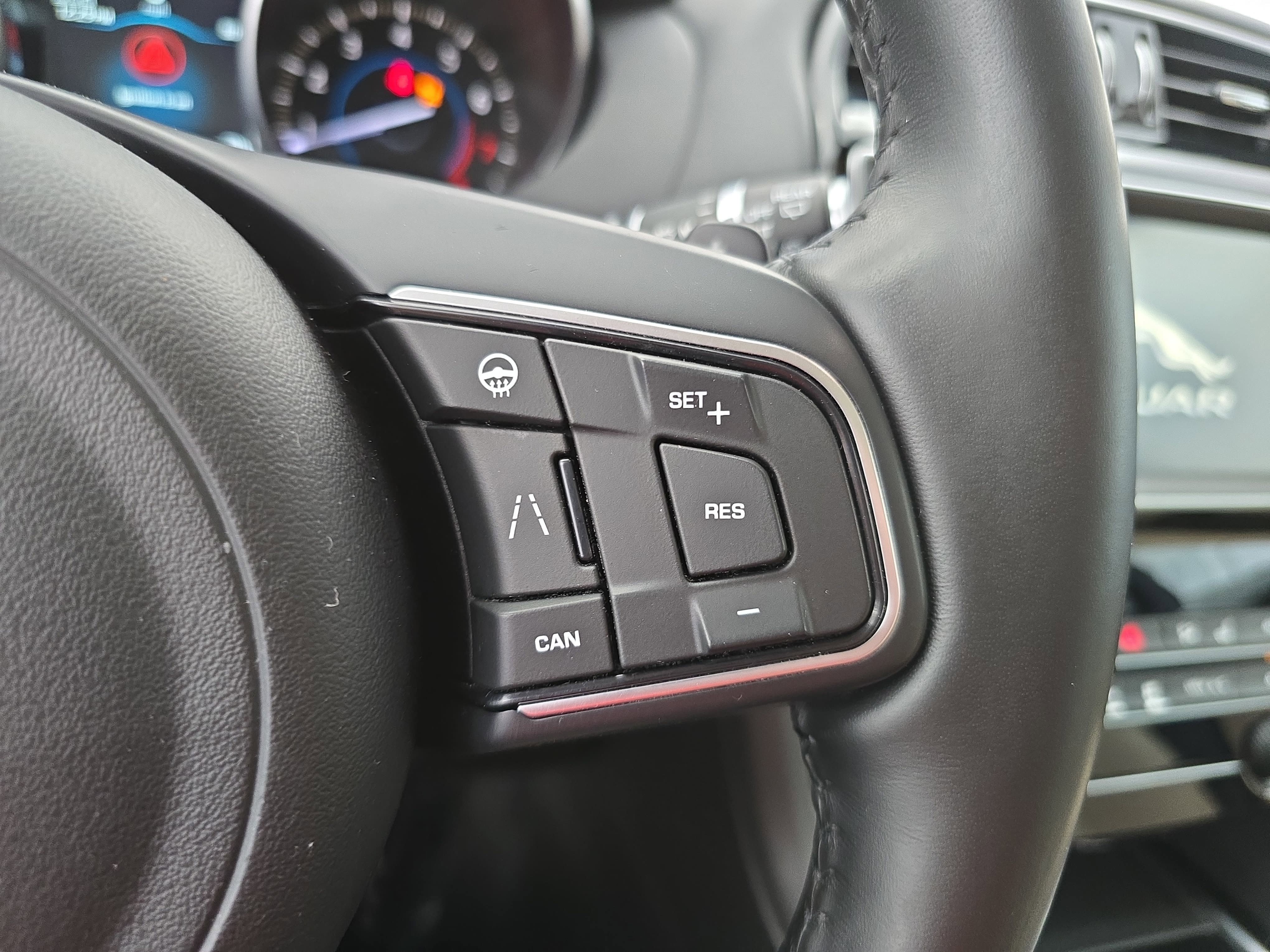Used 2019 Jaguar F-PACE Premium AWD/4WD image 18