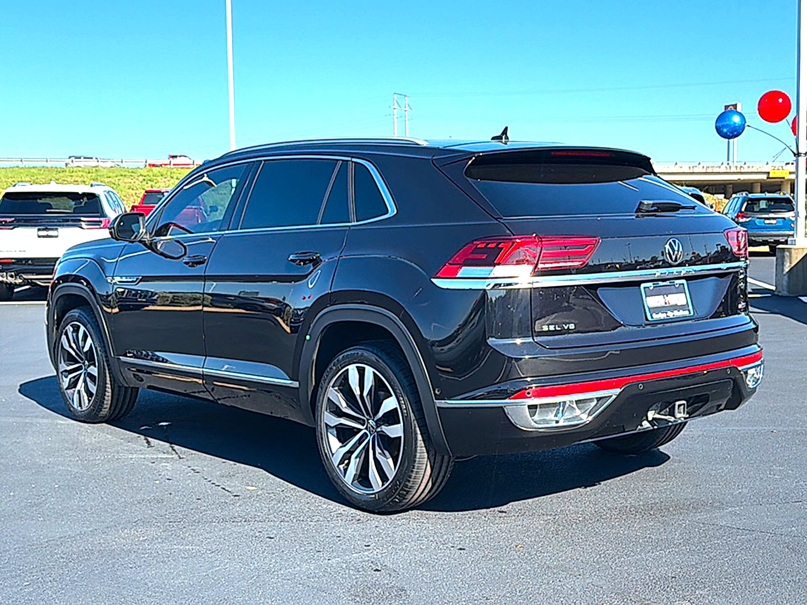 Used 2022 Volkswagen Atlas Cross Sport SEL Premium R-Line w/ Cross Sport MDO Package AWD/4WD image 6