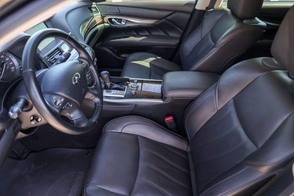 Used 2016 INFINITI Q70 L 3.7 w/ Deluxe Touring Package image 9