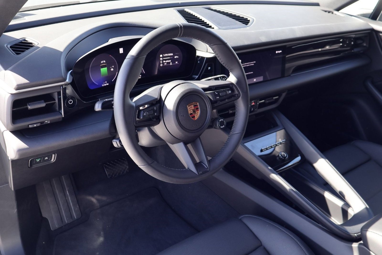 Certified 2024 Porsche Macan 4 Electric image 4