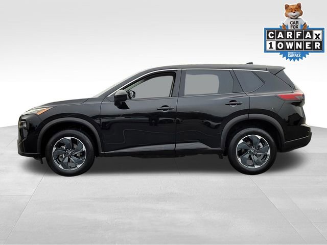 Used 2024 Nissan Rogue SV image 2