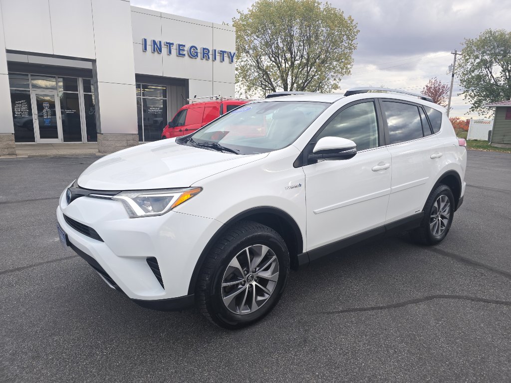 Used 2018 Toyota RAV4 LE image 2