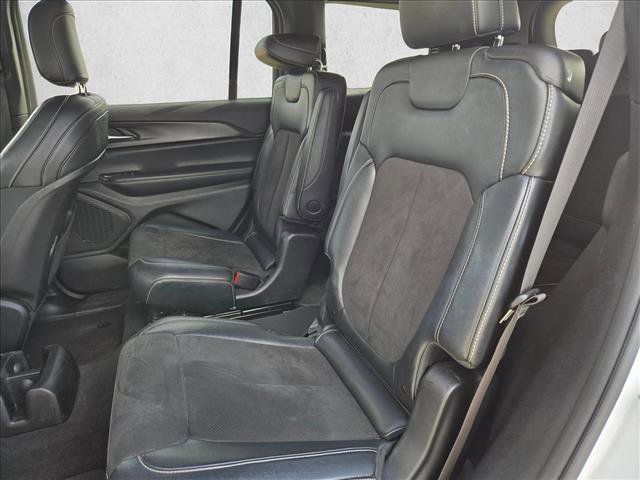 Used 2023 Jeep Grand Cherokee L Laredo image 14
