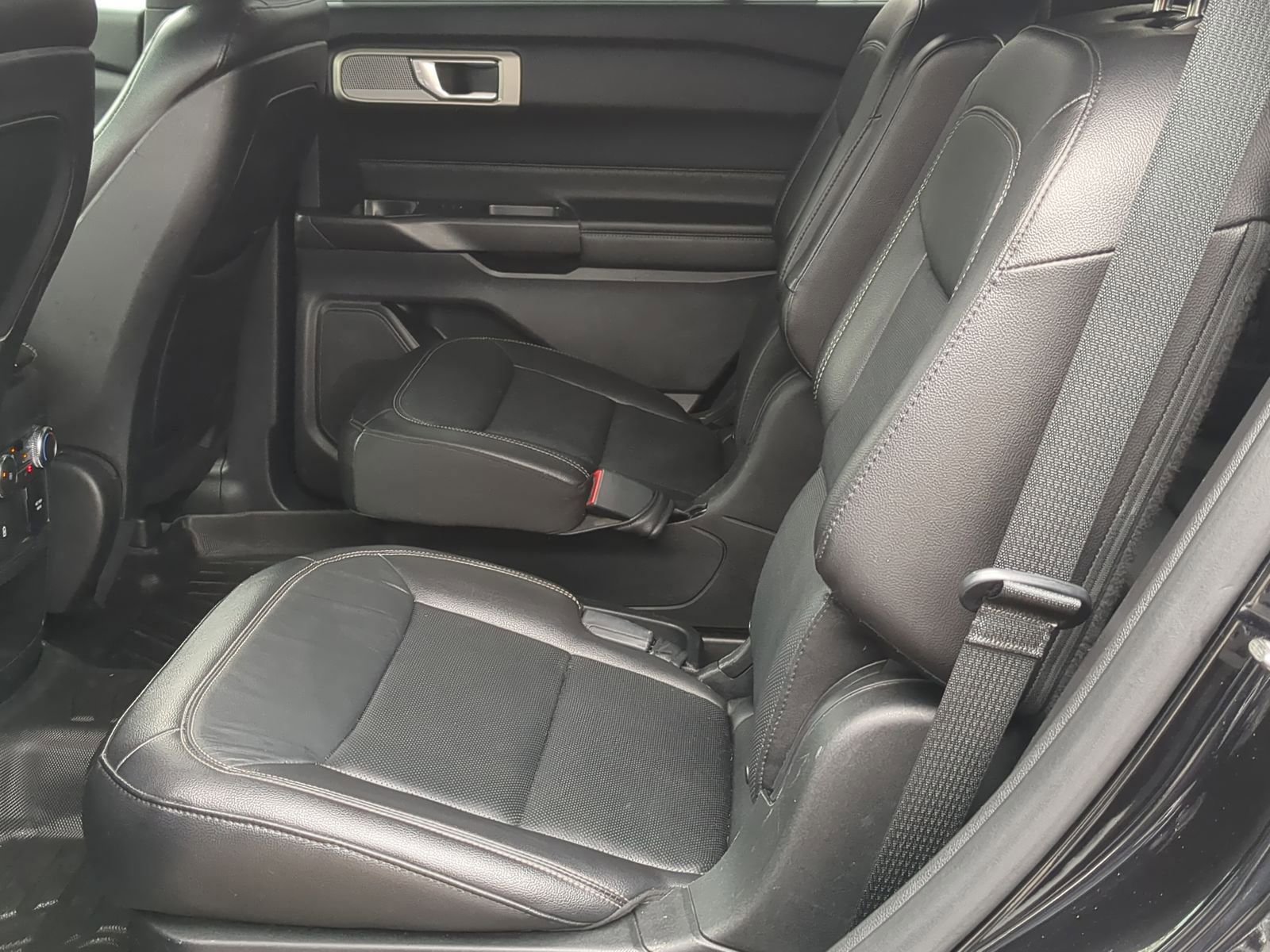 Used 2020 Ford Explorer Limited image 23